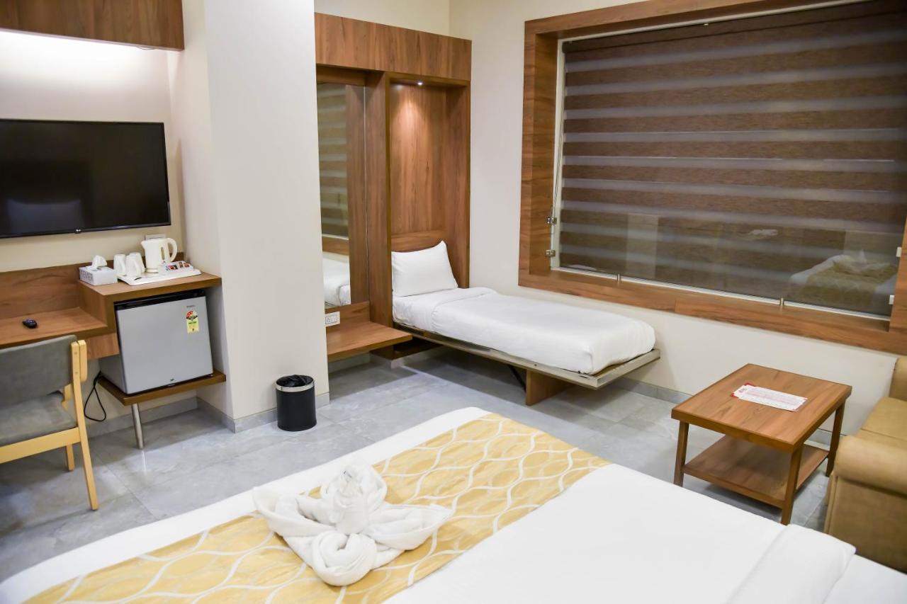 Shree Ganga Smb Hotels Ujjain Zewnętrze zdjęcie