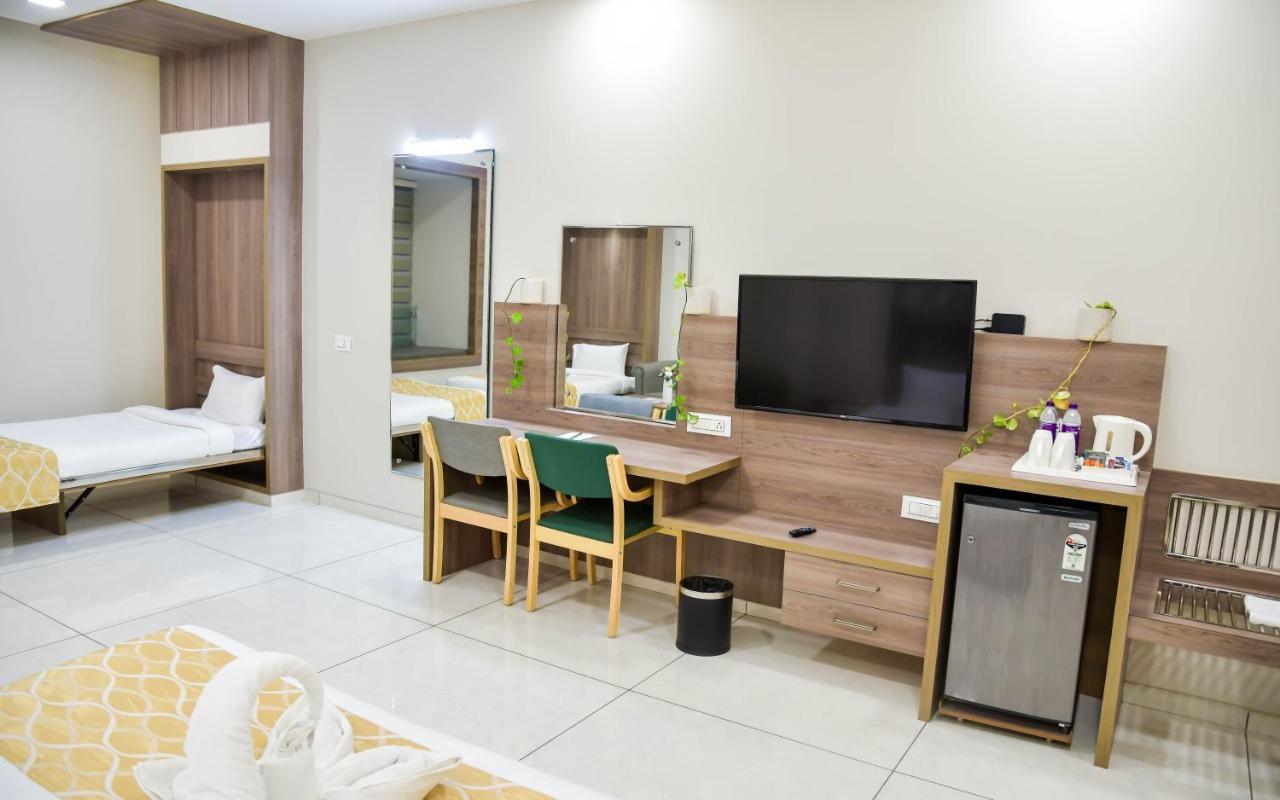 Shree Ganga Smb Hotels Ujjain Zewnętrze zdjęcie
