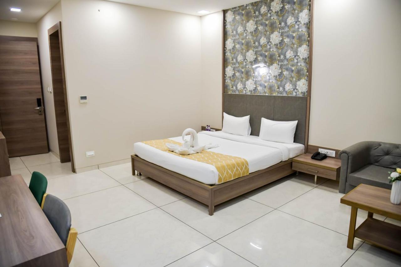 Shree Ganga Smb Hotels Ujjain Zewnętrze zdjęcie