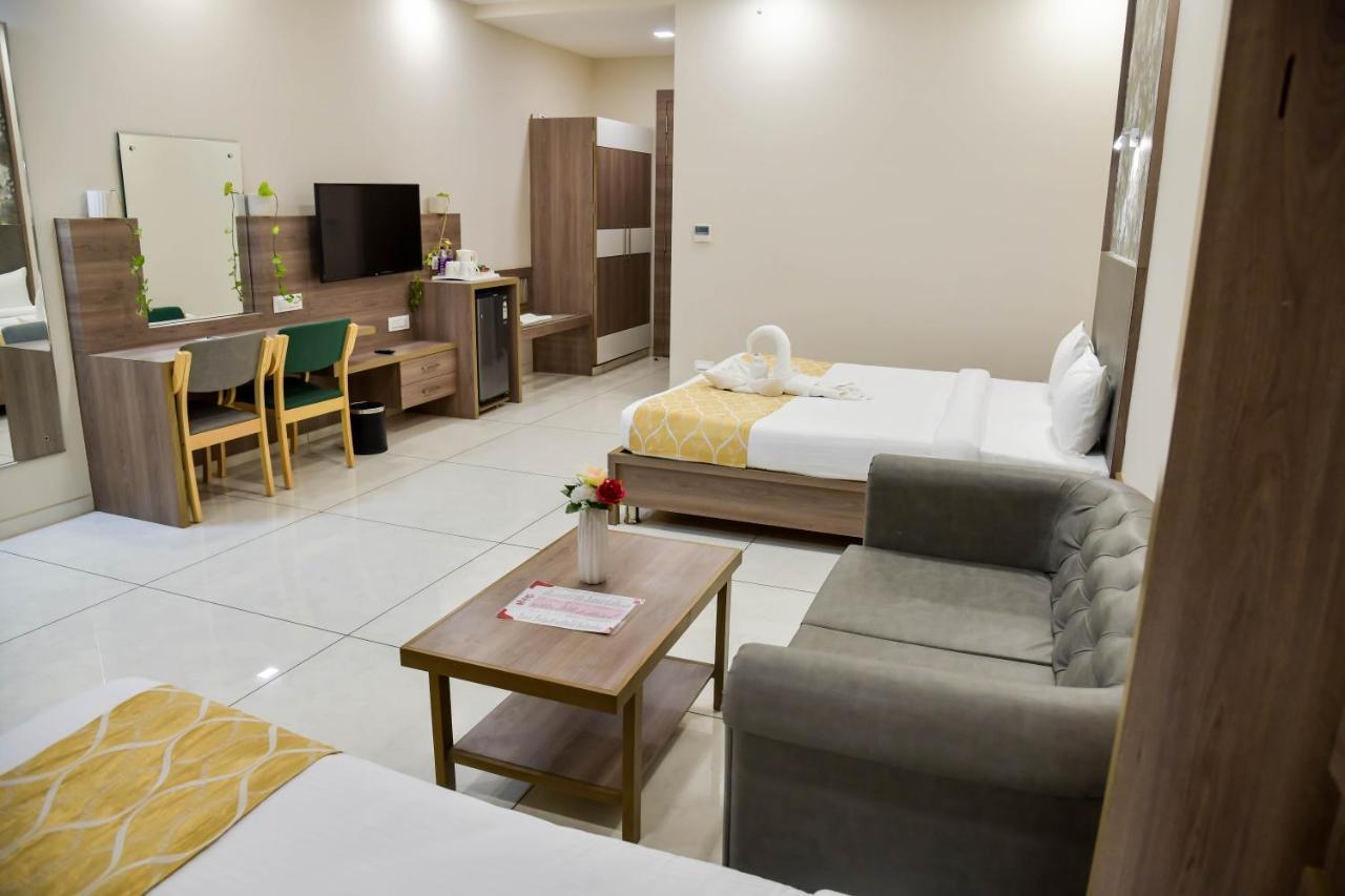 Shree Ganga Smb Hotels Ujjain Zewnętrze zdjęcie