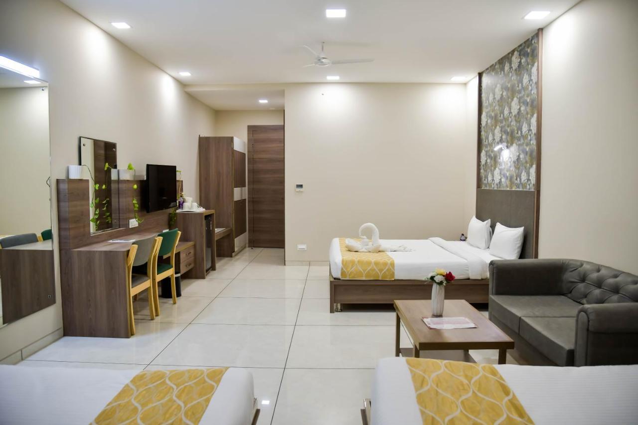 Shree Ganga Smb Hotels Ujjain Zewnętrze zdjęcie
